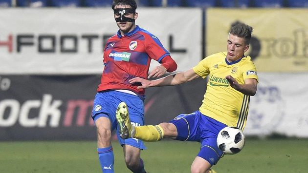 Zleva Milan Havel z Plzně a Libor Holík ze Zlína. Zleva Milan Havel z Plzně a Libor Holík ze Zlína.
