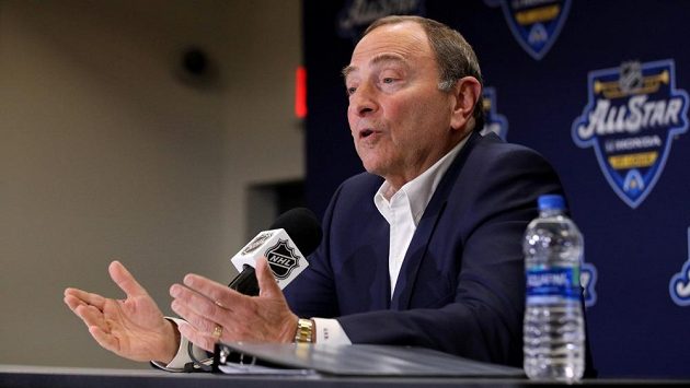 Komisionář NHL Gary Bettman na tiskové konferenci konané během víkendového Utkání hvězd v St. Louis. Komisionář NHL Gary Bettman na tiskové konferenci konané během víkendového Utkání hvězd v St. Louis.