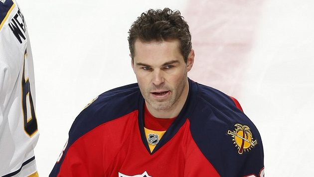 Jaromír Jágr před svým prvním zápasem v dresu Floridy proti Buffalu. Jaromír Jágr před svým prvním zápasem v dresu Floridy proti Buffalu.