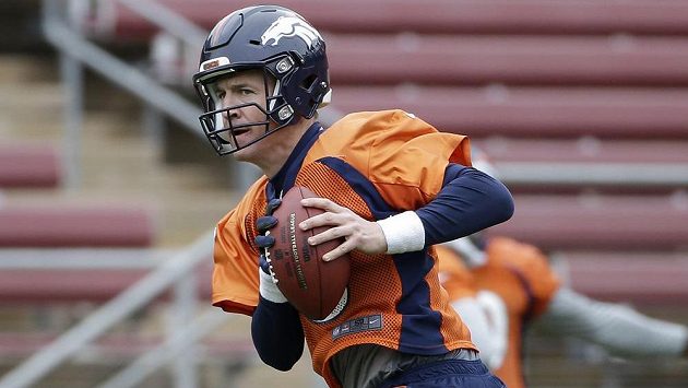 Quarterback týmu Denver Broncos Peyton Manning při přípravě na jubilejní padesátý Super Bowl. Quarterback týmu Denver Broncos Peyton Manning při přípravě na jubilejní padesátý Super Bowl.