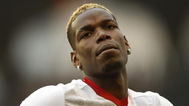 Francouzský fotbalista Manchesteru United Paul Pogba před utkáním EL proti Celtě Vigo. Francouzský fotbalista Manchesteru United Paul Pogba před utkáním EL proti Celtě Vigo.