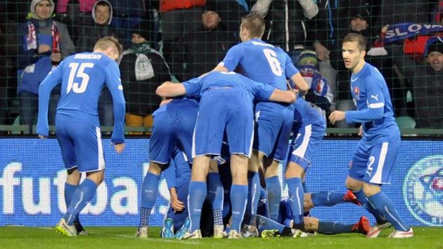 Slovenská radost po gólu Ondreje Dudy proti Česku. Slovenská radost po gólu Ondreje Dudy proti Česku.