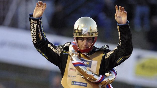 Vítěz Zlaté přilby Darcy Ward z Autrálie. Vítěz Zlaté přilby Darcy Ward z Autrálie.