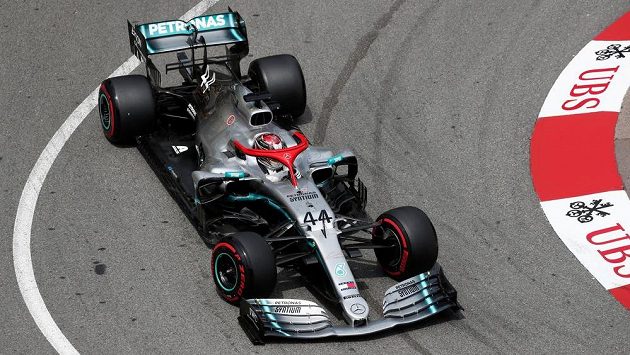 Lewis Hamilton během kvalifikace na Velkou cenu Monaka. Lewis Hamilton během kvalifikace na Velkou cenu Monaka.