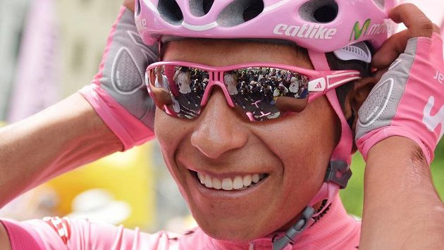 Nairo Quintana zůstal v růžovém trikotu pro vedoucího muže Giro d'Italia. Nairo Quintana zůstal v růžovém trikotu pro vedoucího muže Giro d'Italia.
