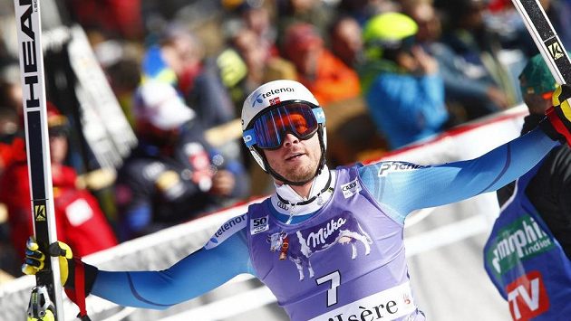 Norský sjezdař Kjetil Jansrud slaví vítězství v prvním super-G v sezóně. Norský sjezdař Kjetil Jansrud slaví vítězství v prvním super-G v sezóně.