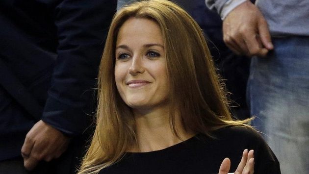 Andy Murray sice na titul v Melbourne nedosáhl, jeho snoubenka Kim Searsová však poutala pozornost třičkem s nápisem "Upozornění pro rodiče: Nevhodný obsah." Andy Murray sice na titul v Melbourne nedosáhl, jeho snoubenka Kim Searsová však poutala pozornost třičkem s nápisem "Upozornění pro rodiče: Nevhodný obsah."