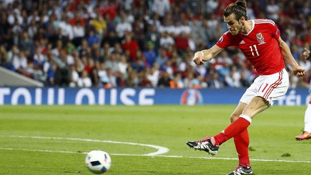 Gareth Bale vstřelil na letošním ME už tři góly, skóroval v každém utkání. Gareth Bale vstřelil na letošním ME už tři góly, skóroval v každém utkání.