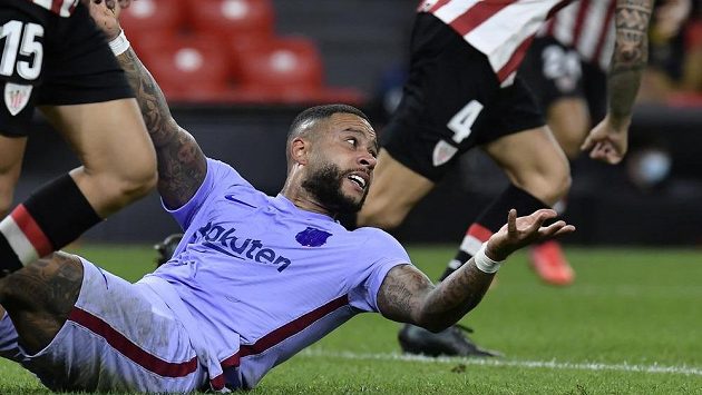 Barcelonský fotbalista Memphis Depay reaguje během utkání španělské ligy v Bilbau. Barca tam remizovala 1:1. Barcelonský fotbalista Memphis Depay reaguje během utkání španělské ligy v Bilbau. Barca tam remizovala 1:1.