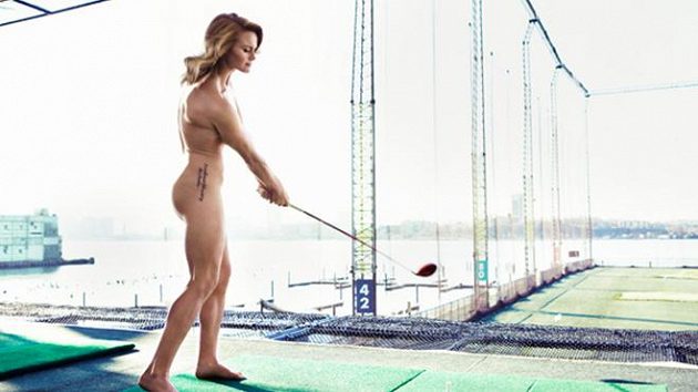 Skotská golfistka Carly Boothová nafotila obrázky svého nahého těla pro ESPN The Magazine. Skotská golfistka Carly Boothová nafotila obrázky svého nahého těla pro ESPN The Magazine.