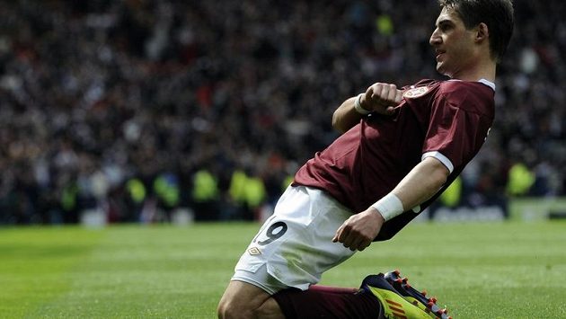 Rudolf Skácel má důvod k radosti: dvěma góly přispěl k trimfu Hearts ve finále Skotského fotbalového poháru Rudolf Skácel má důvod k radosti: dvěma góly přispěl k trimfu Hearts ve finále Skotského fotbalového poháru
