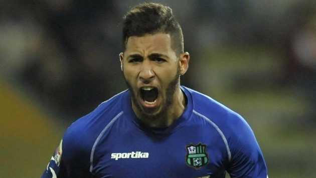 Záložník Sassuola Saphir Taider slaví gól proti Parmě. Záložník Sassuola Saphir Taider slaví gól proti Parmě.