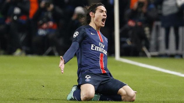 Útočník Paris St. Germain Edinson Cavani slaví gól proti Chelsea. Útočník Paris St. Germain Edinson Cavani slaví gól proti Chelsea.