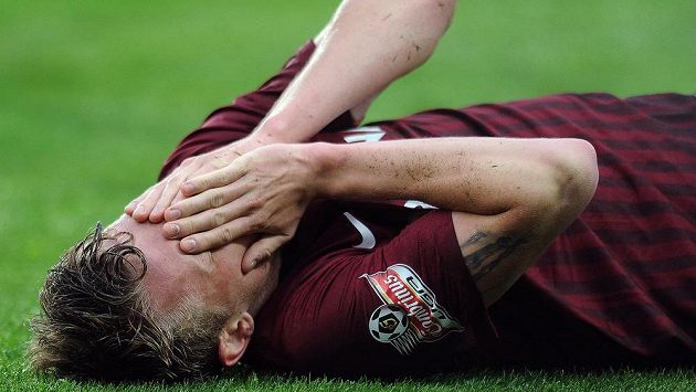 Zklamaný sparťan Ladislav Krejčí. Titul je pryč... Zklamaný sparťan Ladislav Krejčí. Titul je pryč...
