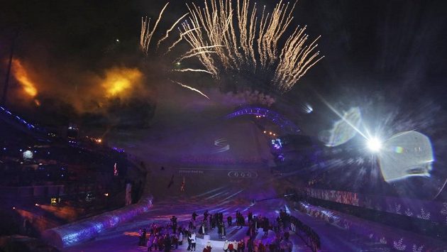 Ohňostroj při zahajovacím ceremoniálu MS ve sjezdovém lyžování v rakouském Schladmingu. Ohňostroj při zahajovacím ceremoniálu MS ve sjezdovém lyžování v rakouském Schladmingu.