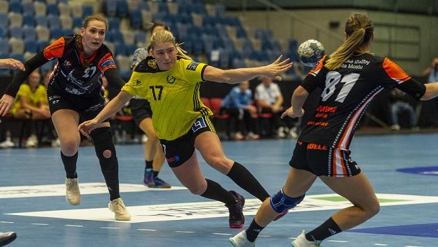 Zleva Alica Kostelná z Baníku Most, Nina Danoová ze Sävehofu a Katarina Kostelná z Baníku Most. Zleva Alica Kostelná z Baníku Most, Nina Danoová ze Sävehofu a Katarina Kostelná z Baníku Most.