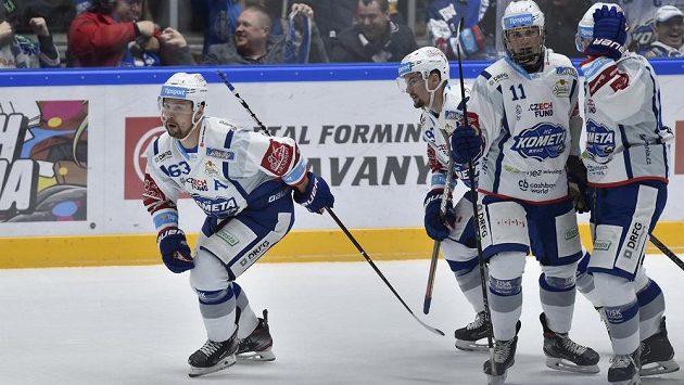 Hráči Brna se radují z gólu proti Plzni. Zleva autor branky Ondřej Němec, Petr Holík, Stanislav Svozil a Lukáš Kucsera. Hráči Brna se radují z gólu proti Plzni. Zleva autor branky Ondřej Němec, Petr Holík, Stanislav Svozil a Lukáš Kucsera.