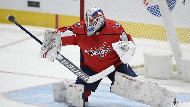 Český brankář Washingtonu Vítek Vaněček v zápase NHL proti Buffalu Sabres. Český brankář Washingtonu Vítek Vaněček v zápase NHL proti Buffalu Sabres.