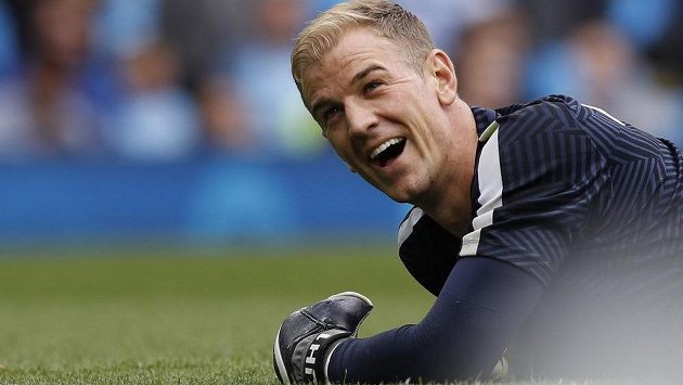 Brankář Joe Hart se z Manchesteru stěhuje na Apeninský poloostrov. Brankář Joe Hart se z Manchesteru stěhuje na Apeninský poloostrov.