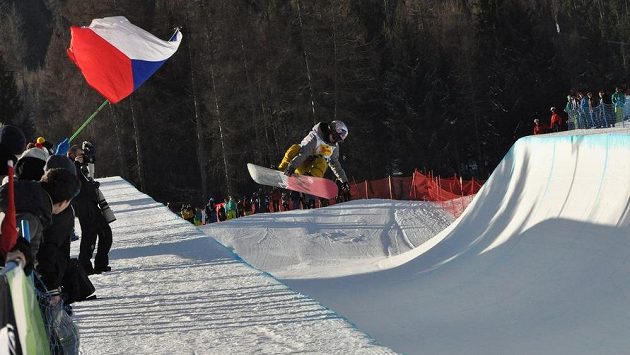 Česká snowboardistka Šárka Pančochová při kvalifikaci závodu v U-rampě na MS v Kreischbergu. Česká snowboardistka Šárka Pančochová při kvalifikaci závodu v U-rampě na MS v Kreischbergu.