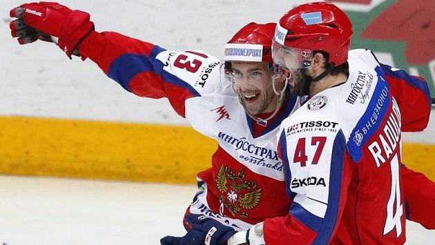 Pavel Dacjuk (vlevo) v dresu ruské reprezentace se raduje s Alexandrem Radulovem. Pavel Dacjuk (vlevo) v dresu ruské reprezentace se raduje s Alexandrem Radulovem.