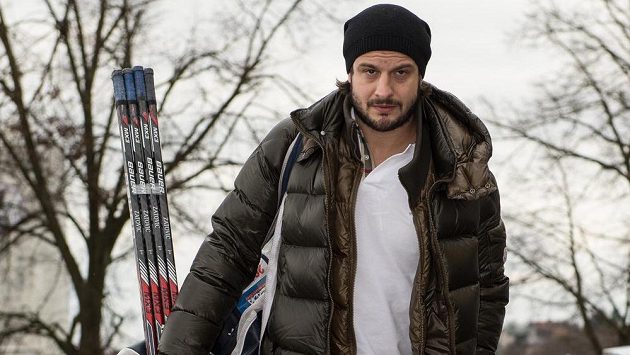 Útočník Martin Zaťovič přichází na kemp hokejové reprezentace ve Velkých Popovicích. Útočník Martin Zaťovič přichází na kemp hokejové reprezentace ve Velkých Popovicích.