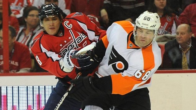 Alexandr Ovečkin (vlevo) a Jaromír Jágr na snímku z roku 2012. Alexandr Ovečkin (vlevo) a Jaromír Jágr na snímku z roku 2012.