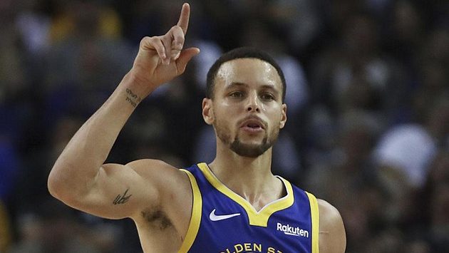 Hvězdný Stephen Curry z Golden State Warriors při utkání s Minnesotou Timberwolves. Hvězdný Stephen Curry z Golden State Warriors při utkání s Minnesotou Timberwolves.
