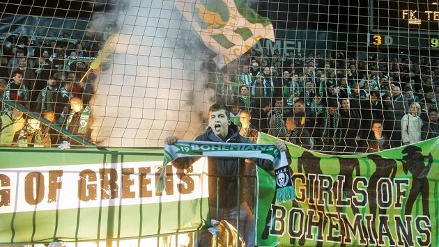 Utkání 24. kola první fotbalové ligy: Bohemians 1905 - FK Teplice, 11. dubna v Praze. Fanoušci Bohemians se radují z vítězství. Utkání 24. kola první fotbalové ligy: Bohemians 1905 - FK Teplice, 11. dubna v Praze. Fanoušci Bohemians se radují z vítězství.