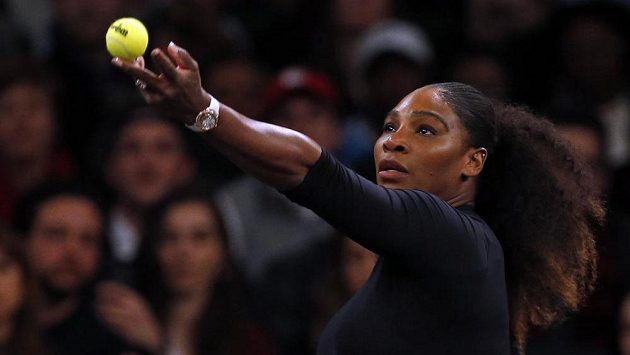 Serena Williamsová při exhibiční soutěži Tie Break Tens. Serena Williamsová při exhibiční soutěži Tie Break Tens.