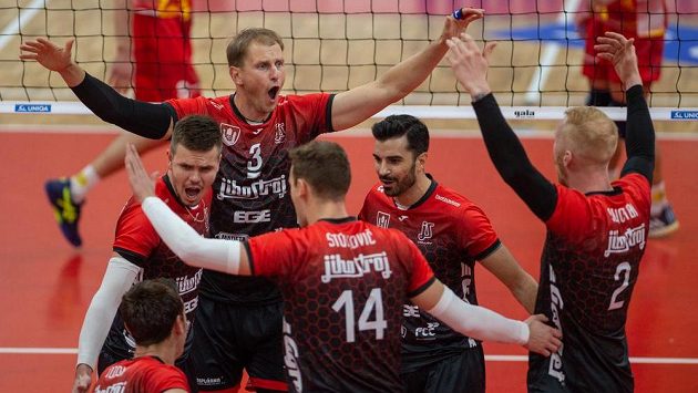 Radost hráčů Jihostroje (zleva) Petr Michálek, Filip Stoilovič, Miguel Angél de Amo a Casey Adam Schouten. Radost hráčů Jihostroje (zleva) Petr Michálek, Filip Stoilovič, Miguel Angél de Amo a Casey Adam Schouten.