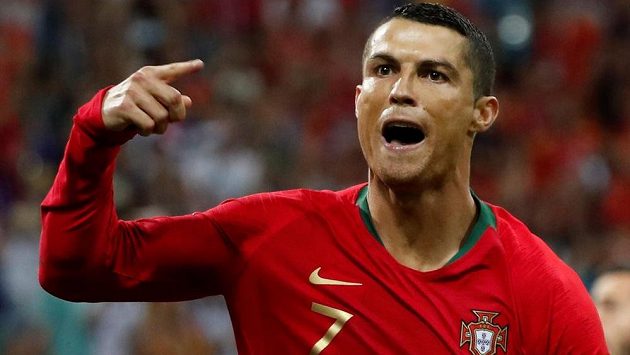 Cristiano Ronaldo slaví. Proměnil penaltu a na mistrovství světa poslal Portugalsko do vedení v bitvě se Španělskem. Cristiano Ronaldo slaví. Proměnil penaltu a na mistrovství světa poslal Portugalsko do vedení v bitvě se Španělskem.