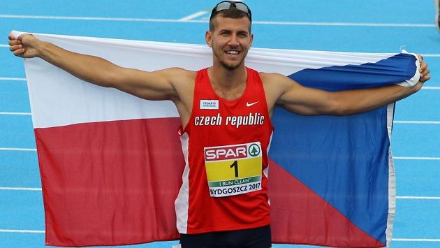 Desetibojař Jiří Sýkora po zisku zlata z mistrovství Evropy do 23 let. Desetibojař Jiří Sýkora po zisku zlata z mistrovství Evropy do 23 let.
