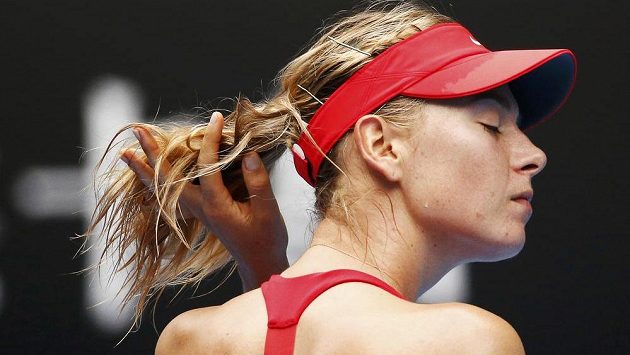 Ruska Maria Šarapovová byla v utkání s krajankou Alexandrou Panovovou blízko vyřazení z Australian Open. Ruska Maria Šarapovová byla v utkání s krajankou Alexandrou Panovovou blízko vyřazení z Australian Open.