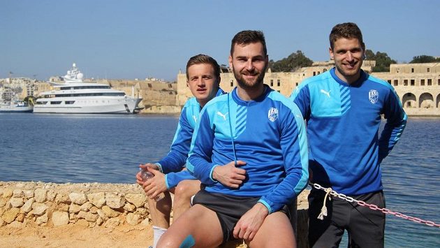 Fotbalisté Viktorie Plzeň zleva Jan Kopic, Radim Řezník a Jan Kovařík na herním soustředění na Maltě. Fotbalisté Viktorie Plzeň zleva Jan Kopic, Radim Řezník a Jan Kovařík na herním soustředění na Maltě.