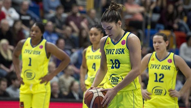 Basketbaistky USK Praha (zleva) Kia Vaughnová, Candice Dupreeová, Marta Xargayová a Tereza Vyoralová. Basketbaistky USK Praha (zleva) Kia Vaughnová, Candice Dupreeová, Marta Xargayová a Tereza Vyoralová.
