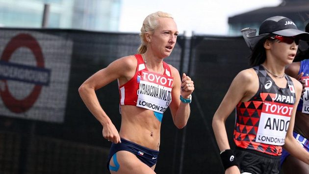 Ilustrační foto. Eva Vrabcová-Nývltová na trati maratónu v Londýně. Ilustrační foto. Eva Vrabcová-Nývltová na trati maratónu v Londýně.