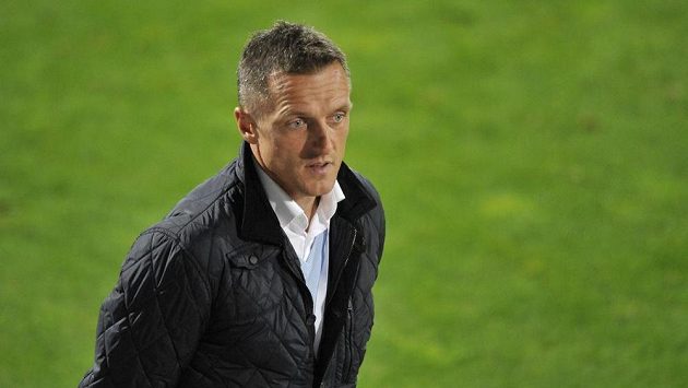 Trenér Dukly Luboš Kozel při debaklu v Jablonci. Trenér Dukly Luboš Kozel při debaklu v Jablonci.