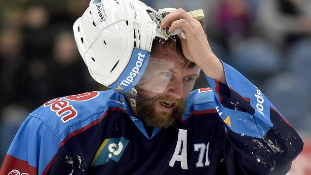 Chomutovský útočník Ivan Huml podtrhl střelecký účet utkání s Plzní. Chomutovský útočník Ivan Huml podtrhl střelecký účet utkání s Plzní.