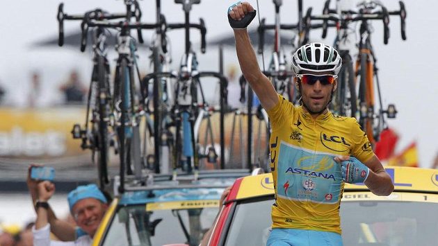 Vincenzo Nibali byl v závěru 18. etapy suverénní a s přehledem si dojel pro vítězství. Vincenzo Nibali byl v závěru 18. etapy suverénní a s přehledem si dojel pro vítězství.