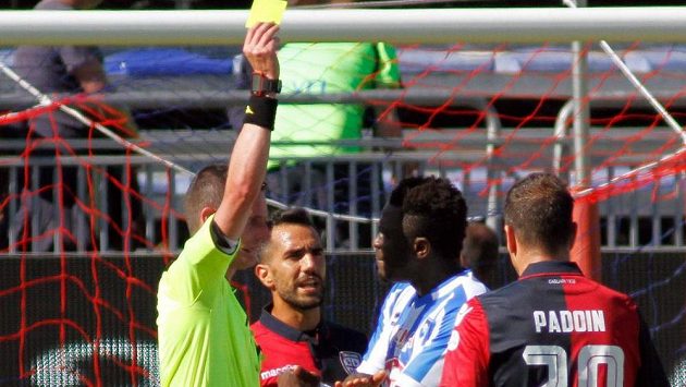 Ghanský fotbalista Sulley Muntari. Ghanský fotbalista Sulley Muntari.