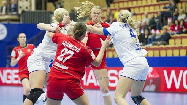 České házenkářky během duelu s Ruskem na ME ve Švédsku. České házenkářky během duelu s Ruskem na ME ve Švédsku.
