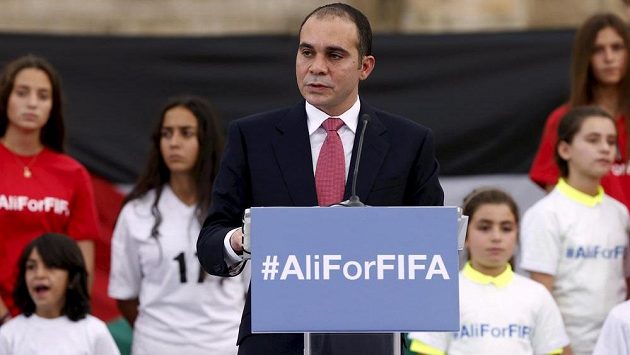 Jordánský princ Alí bin Husajn oznamuje oficiální kandidaturu na post šéfa FIFA. Jordánský princ Alí bin Husajn oznamuje oficiální kandidaturu na post šéfa FIFA.