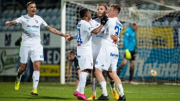 Fotbalisté Baníku Ostrava Potočný, Azevedo, Kuzmanovič a Šašinka (ilustrační foto) Fotbalisté Baníku Ostrava Potočný, Azevedo, Kuzmanovič a Šašinka (ilustrační foto)