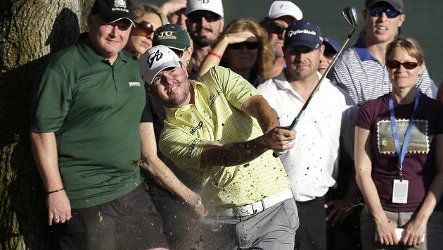 Robert Garrigus při těžkém úderu během golfového turnaje Valspar Championship. Robert Garrigus při těžkém úderu během golfového turnaje Valspar Championship.