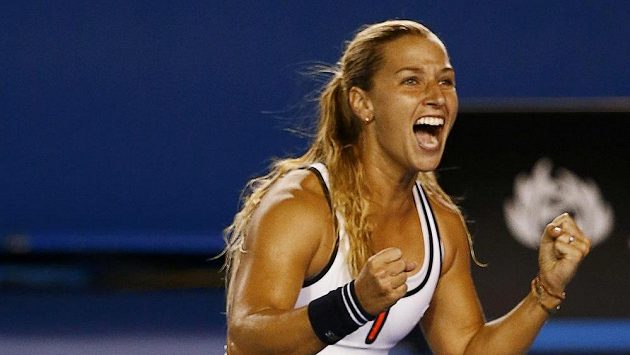 Slovenská tenistka Dominika Cibulková se raduje z postupu do čtvrtfinále Australian Open. Slovenská tenistka Dominika Cibulková se raduje z postupu do čtvrtfinále Australian Open.