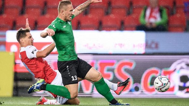 Lukáš Masopust ze Slavie Praha a Mihailo Cmiljanovič z Příbrami. Lukáš Masopust ze Slavie Praha a Mihailo Cmiljanovič z Příbrami.