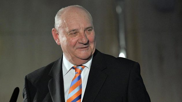 Basketbalový trenér Jan Bobrovský převzal hlavní cenu Českého klubu fair play za rok 2015. Basketbalový trenér Jan Bobrovský převzal hlavní cenu Českého klubu fair play za rok 2015.