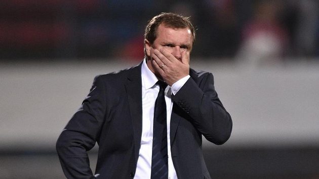 Kouč Pavel Vrba při přípravném utkání s Rakušany. Kouč Pavel Vrba při přípravném utkání s Rakušany.