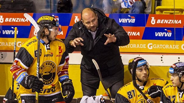 Marek Baránek z Litvínova a trenér Vervy Jiří Šlégr. Marek Baránek z Litvínova a trenér Vervy Jiří Šlégr.